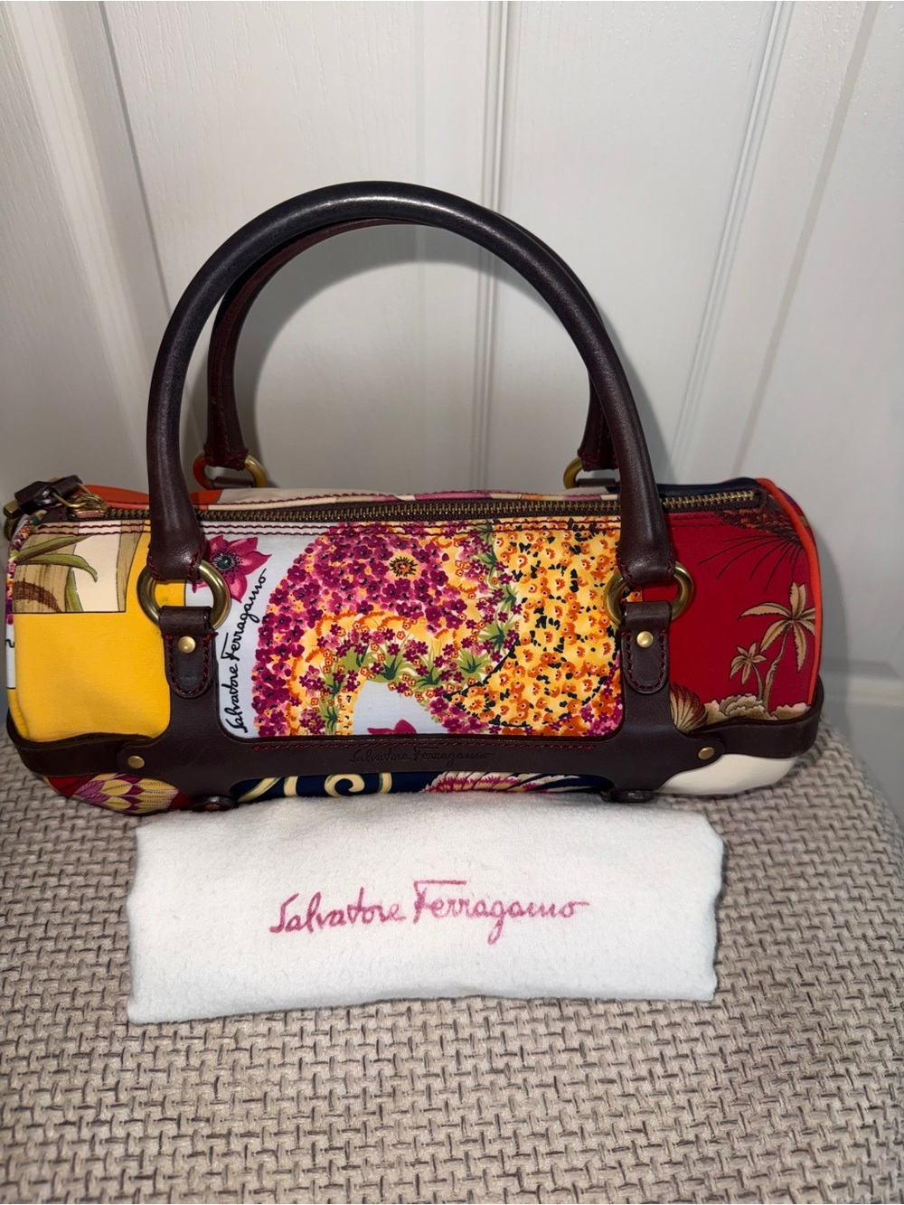 SALVATORE FERRAGAMO FÉRIA TOP HANDLE BARREL BAG #AQ-21 6900